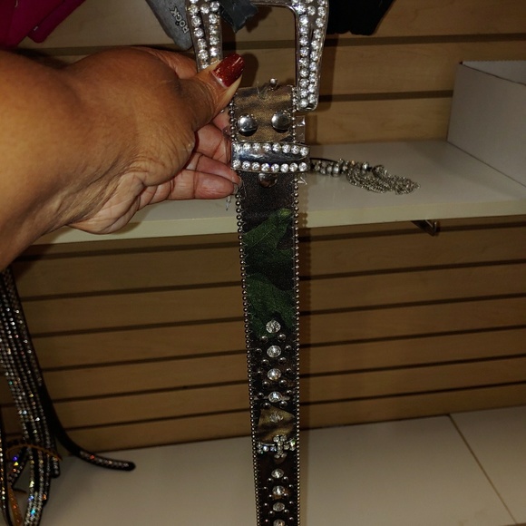Gorgeous studded belt - Picture 1 of 1